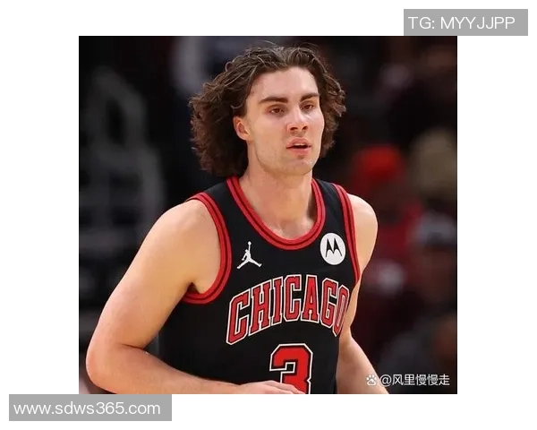 冲进足球场引发全场轰动的球星究竟是谁背后隐藏的故事是什么 冲进足球场引发全场轰动的球星究竟是谁背后隐藏的故事是什么