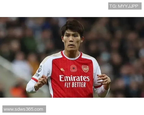日本足球球星身材特点全解析揭秘力量速度与体型平衡 日本足球球星身材特点全解析揭秘力量速度与体型平衡