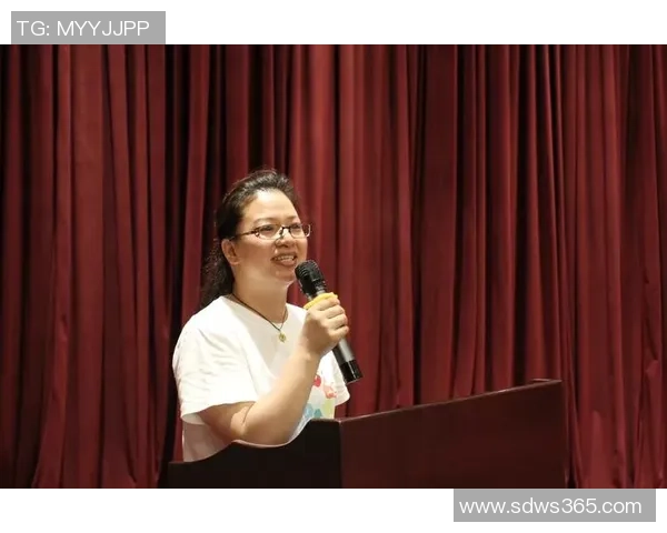 聚焦绿茵传奇球星模糊头像背后的荣耀与青春记忆 聚焦绿茵传奇球星模糊头像背后的荣耀与青春记忆