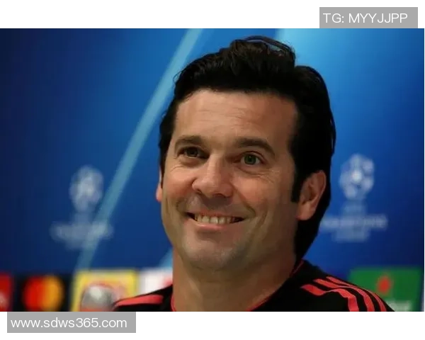 足球明星超帅照片头像男，展现魅力与运动激情的完美结合